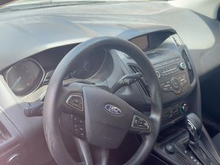 2018 Ford Focus SE - Interior Full Dashboard Image